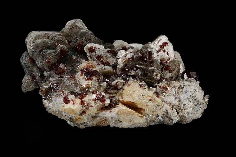 SPESSARTINE on MUSCOVITE